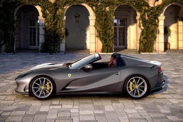 Se billederne: Comeback til topløs V12-Ferrari