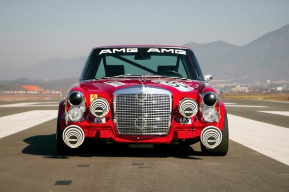 Køb den på auktion: Det røde AMG-monster